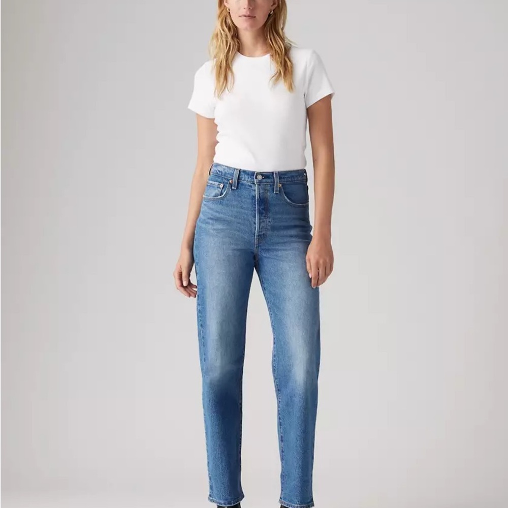 Levi’s Ribcage Straight Ankle Medium Wash Size 29